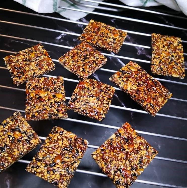 5 seed crackers